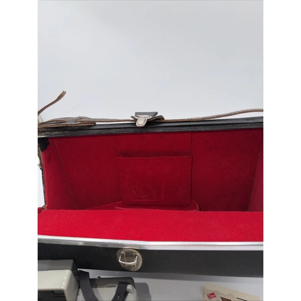 VINTAGE POLAROID LAND CAMERA AUTOMATIC 330 IN CASE